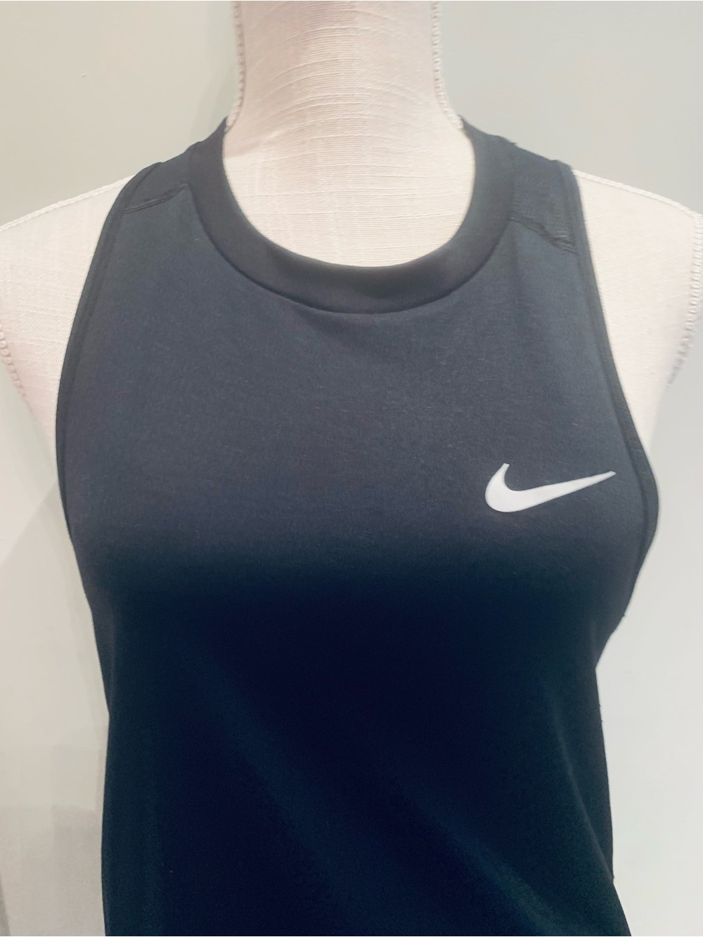 🔥SALE🔥NIKE🩷DRI-FIT MILLER WICK AWAY RUNNING TOP. EXCELLENT CONDITION! - Picture 3 of 9